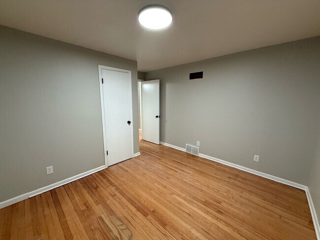Building Photo - 9900 Richmond Dr