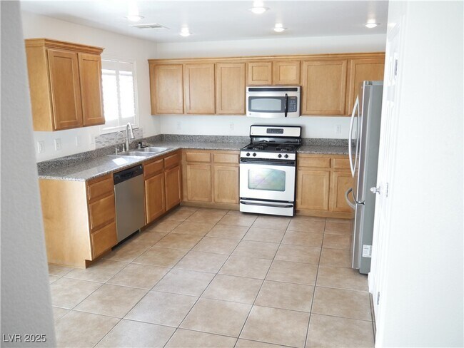 Building Photo - 6051 W Dewey Dr
