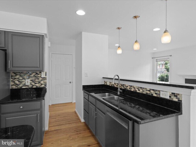 Building Photo - 1518 Summerset Pl