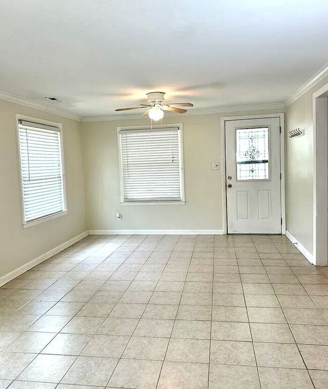 Building Photo - RENT SPECIAL: Cozy 2BR Cottage/No Carpet, ...