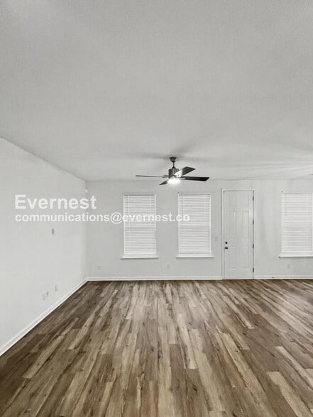 Building Photo - 2656 Lakevilla Dr