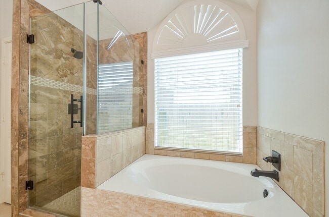 Building Photo - 2218 Millerton Ln