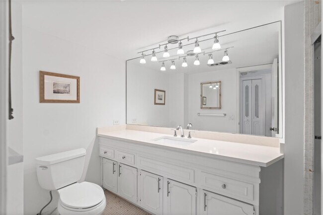 Building Photo - 5200 N Ocean Blvd