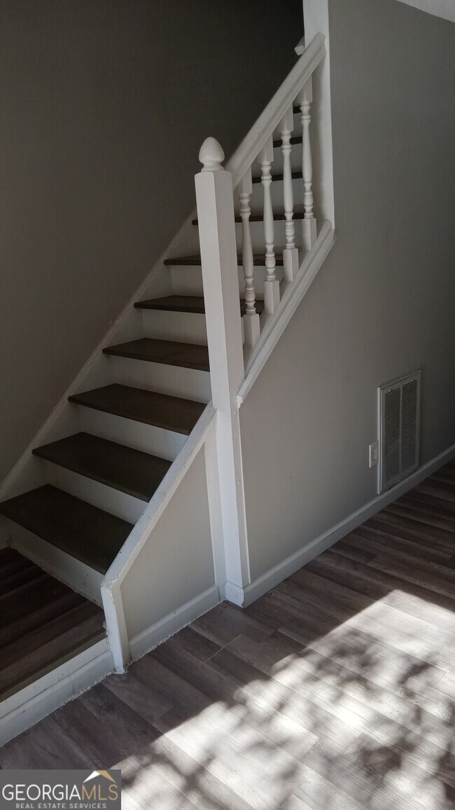 Building Photo - 590 Northridge Crossing Dr