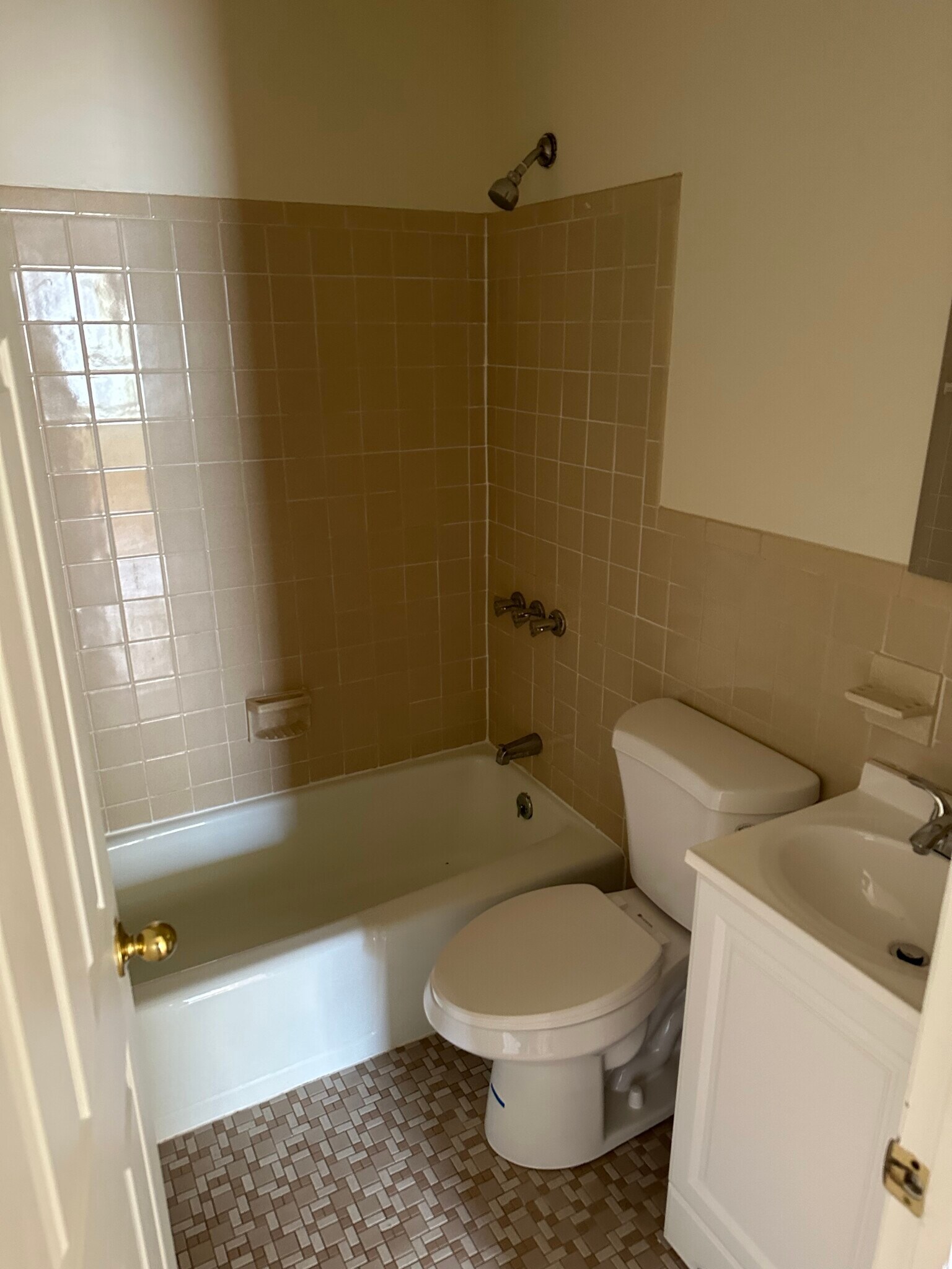 Building Photo - 121 New Britain Ave