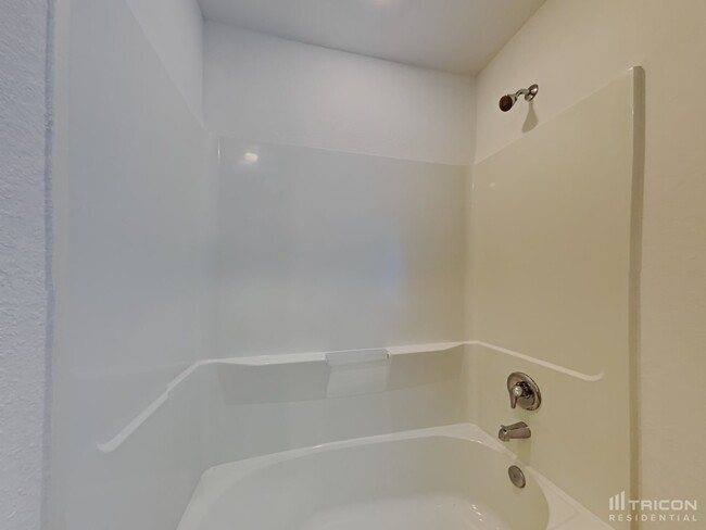 Building Photo - 10511 Pineland Dr