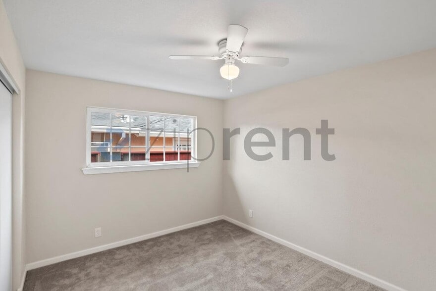 Building Photo - 28477 Coleridge Ave