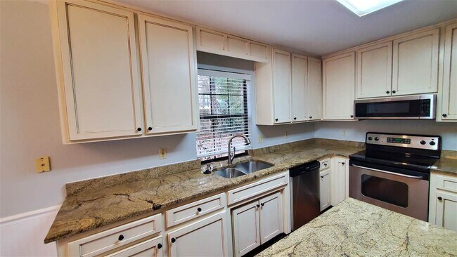 Building Photo - 4914 Ballygar Dr