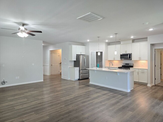 Building Photo - 3 Bedroom / 3 Bath Single Family Home near Brier Creek with 1st floor living!