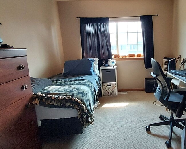 Building Photo - Nice 3 Bedroom 1.5 Bathroom Townhome in Hu...