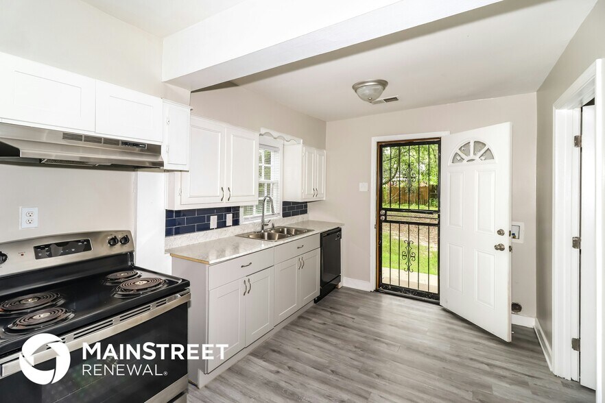 Building Photo - 563 Sandridge St