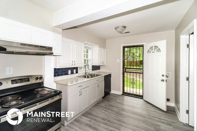 Building Photo - 563 Sandridge St