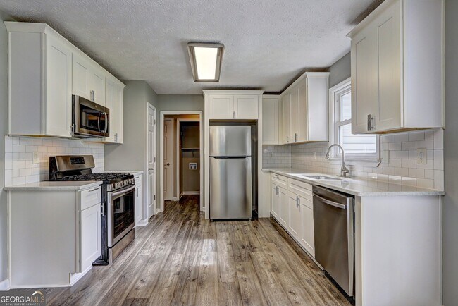 Building Photo - 604 Cloudland Dr