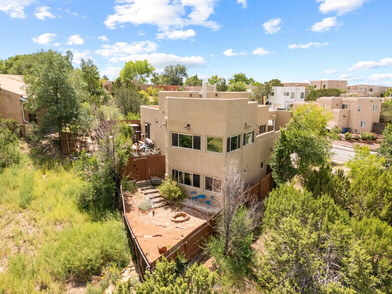 Building Photo - 2132 Ridgeview Cir