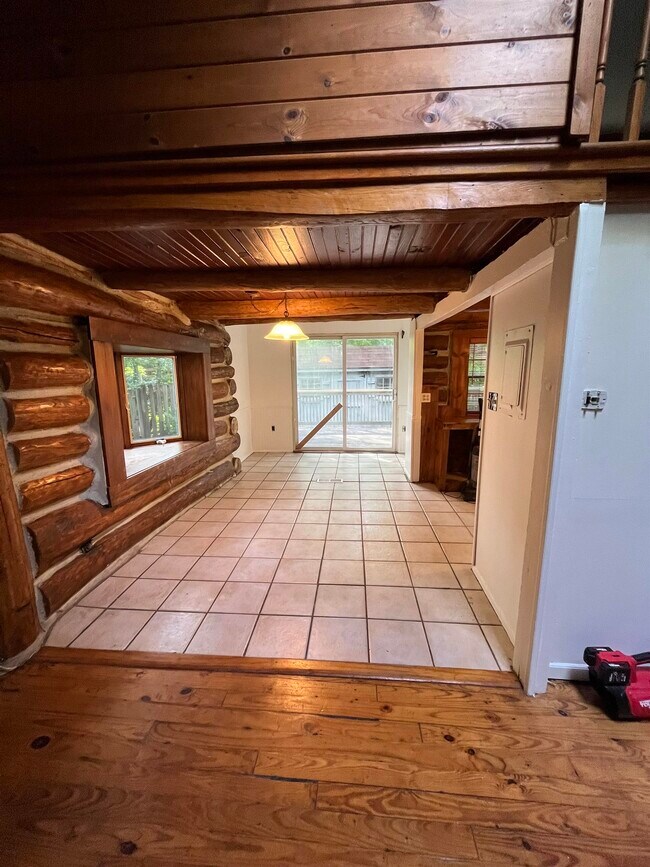 Building Photo - 56 E Park Dr