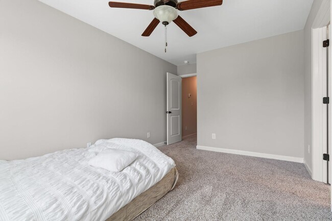 Building Photo - Marshall Farms Townhome Near Piney Green
