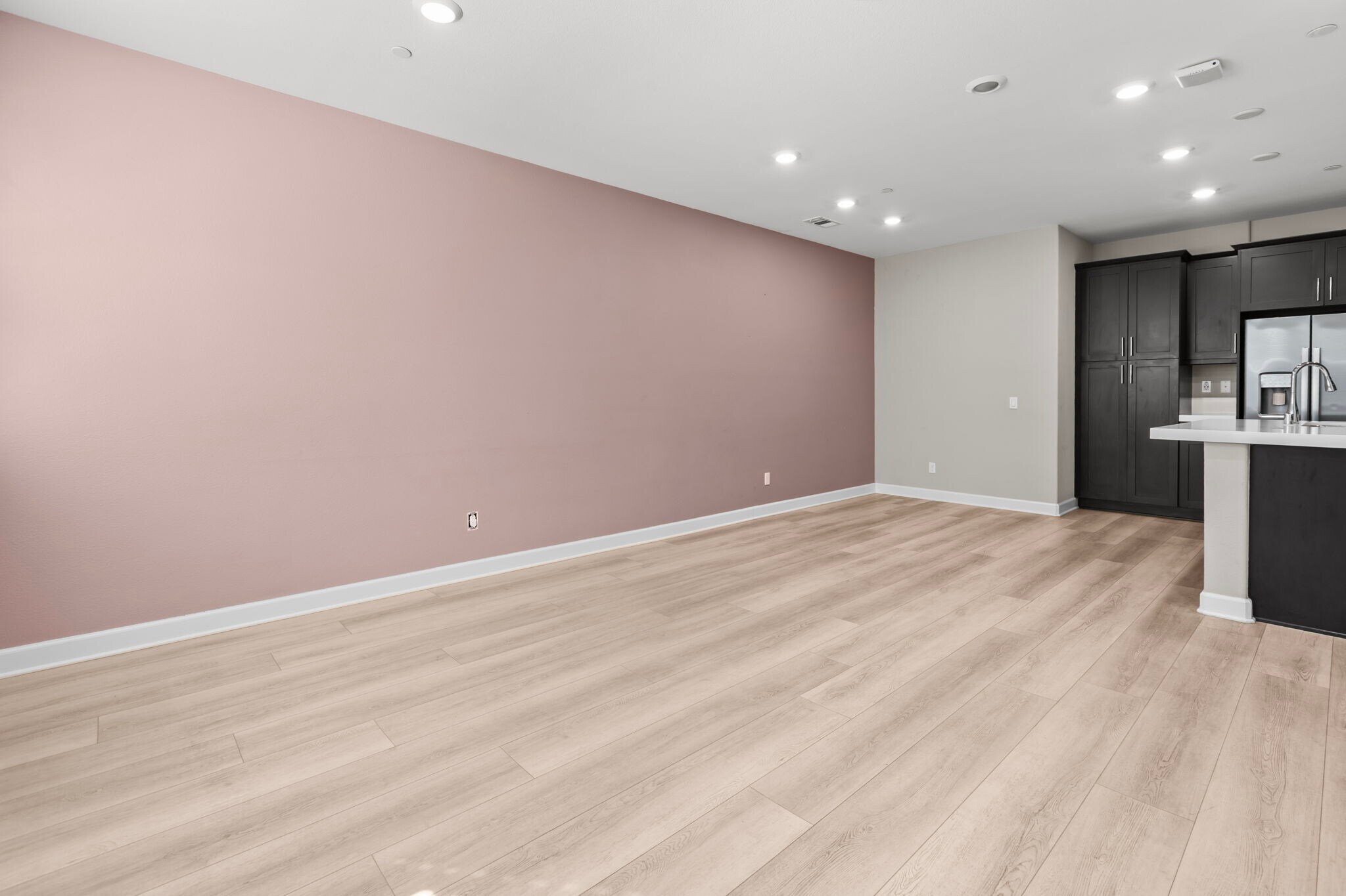 Building Photo - 1073 Delpy View Pt