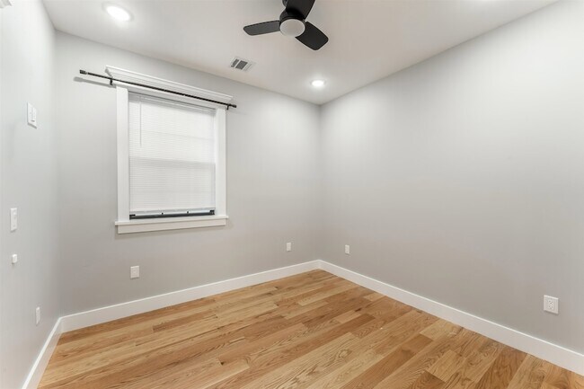 Building Photo - 230 Griffith St