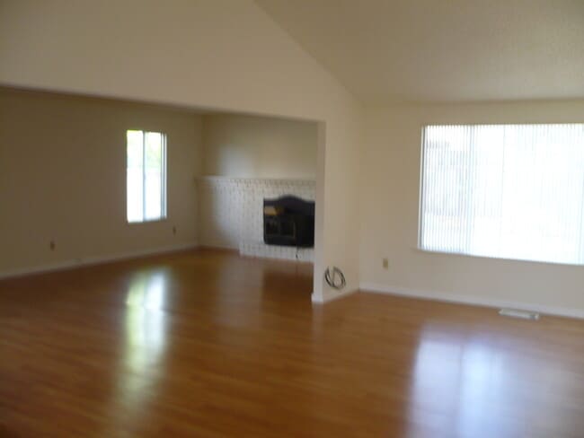Building Photo - 5112 Hallmark Ct