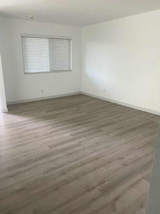 Interior Photo - 12020 Grevillea Ave