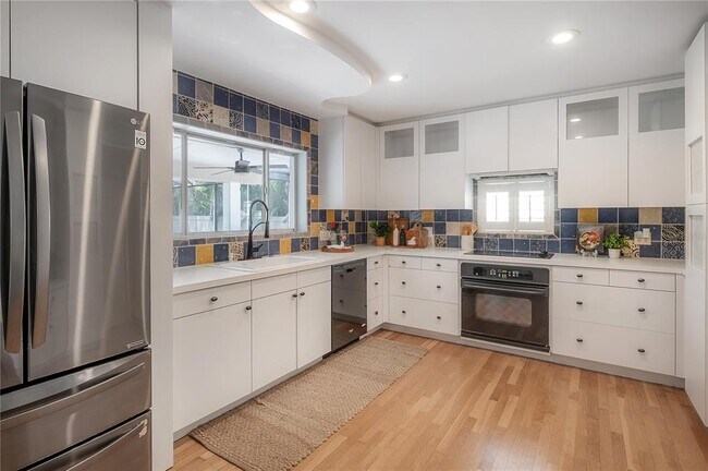 Building Photo - 4620 W Beach Park Dr
