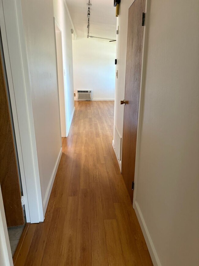 Building Photo - Beautiful 4 bedroom 2 bath home in Newark