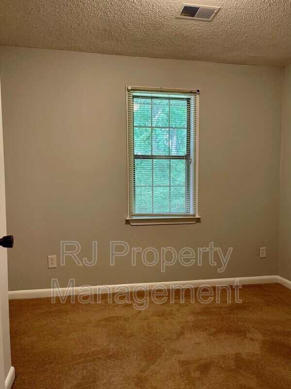 Building Photo - 5414 Hayes Rd