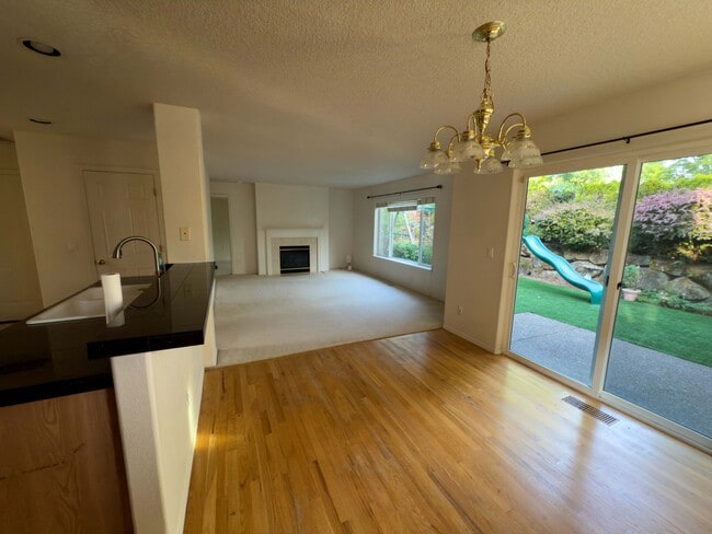 Building Photo - 4630 NW White Mountain Terrace