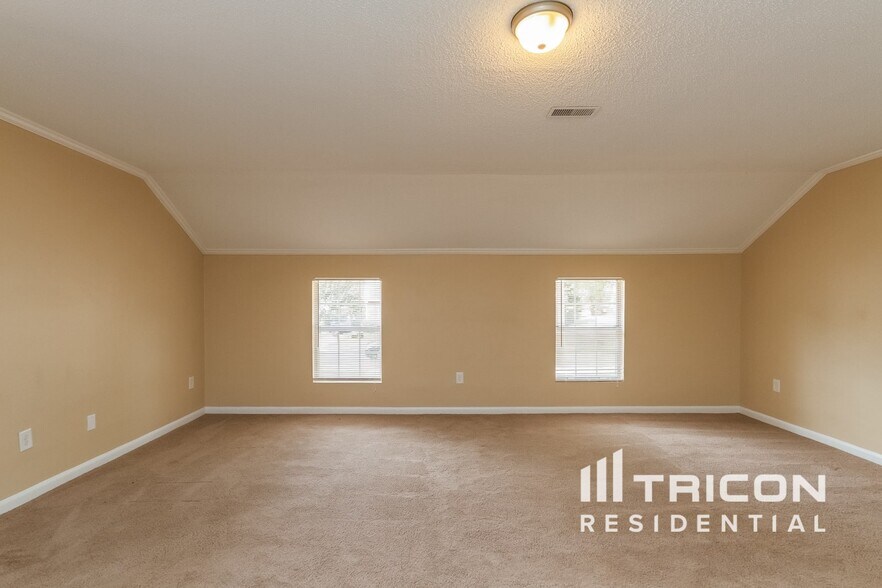 Building Photo - 5407 River Falls Dr