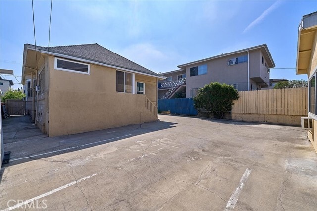 Building Photo - 1115 S Mariposa Ave