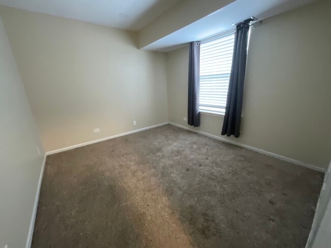 Building Photo - 1116 Village Center Pkwy