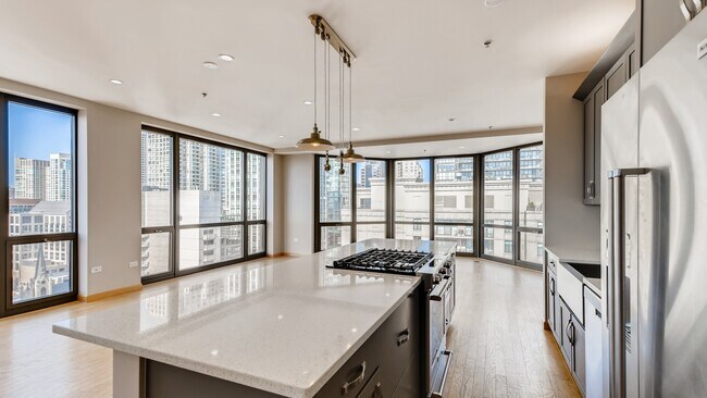 Building Photo - 635 N Dearborn St