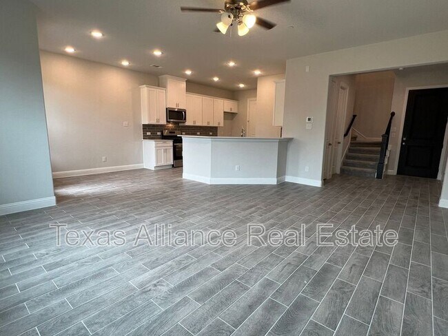 Building Photo - 552 Hutchinson Ln