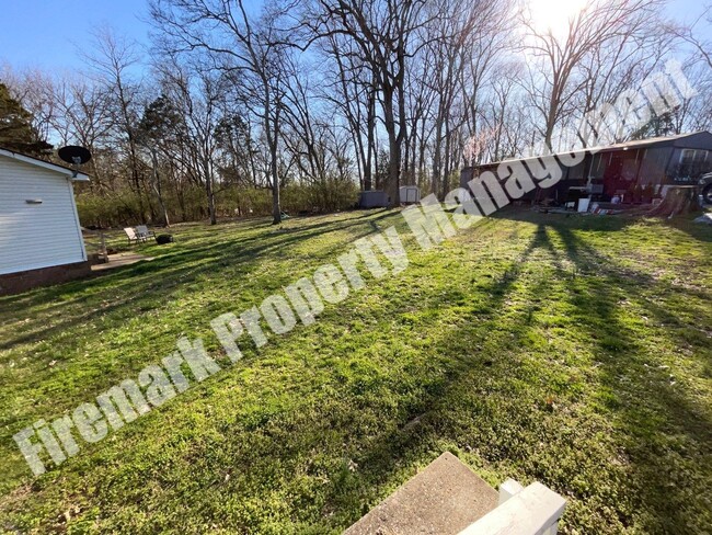 Building Photo - 2 Bdr, 1 Bath, 1 Story Duplex (Left Side)