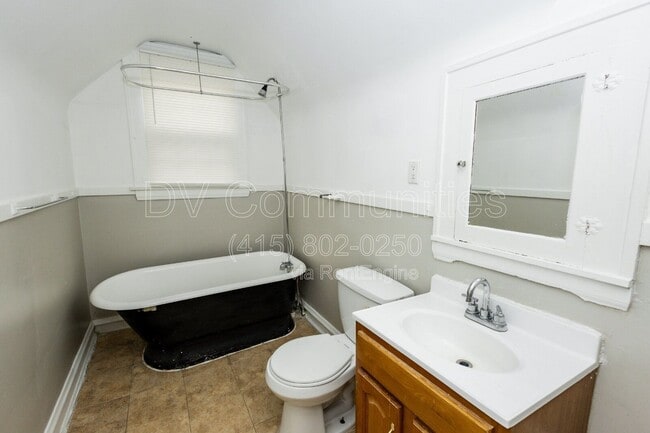 Building Photo - 3579 Riedham Rd