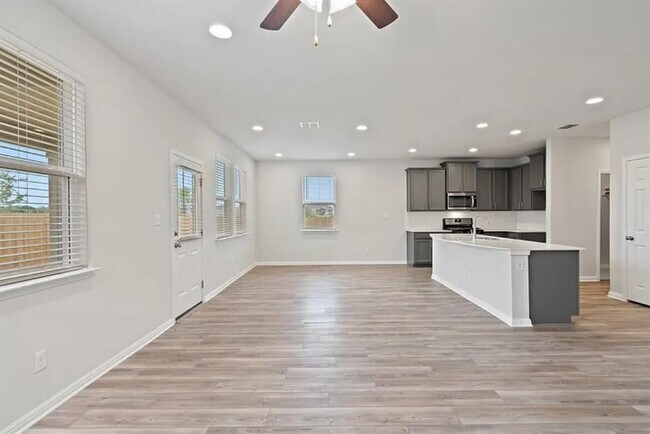 Building Photo - 10112 Dawn Pearl Dr