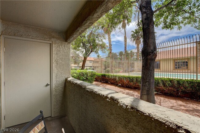 Building Photo - 7200 W Pirates Cove Rd