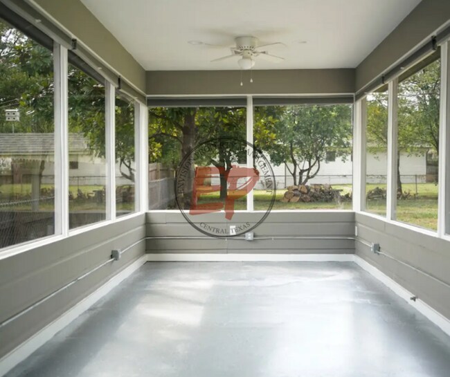 Building Photo - 3804 Parkwood St