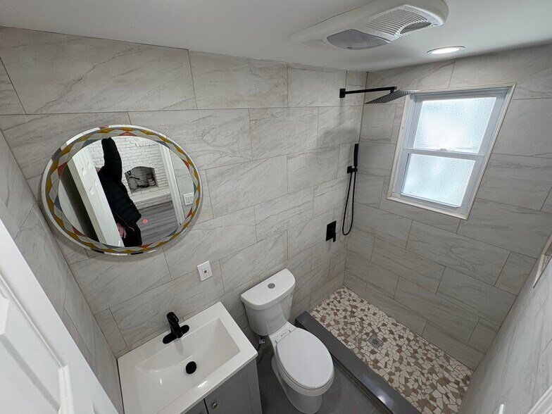 Building Photo - 3 William St