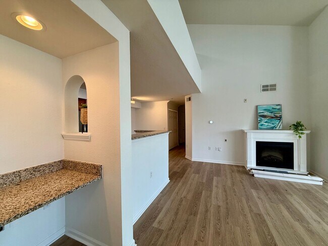 Building Photo - Bright and updated 3-bedroom, 2-bath condo