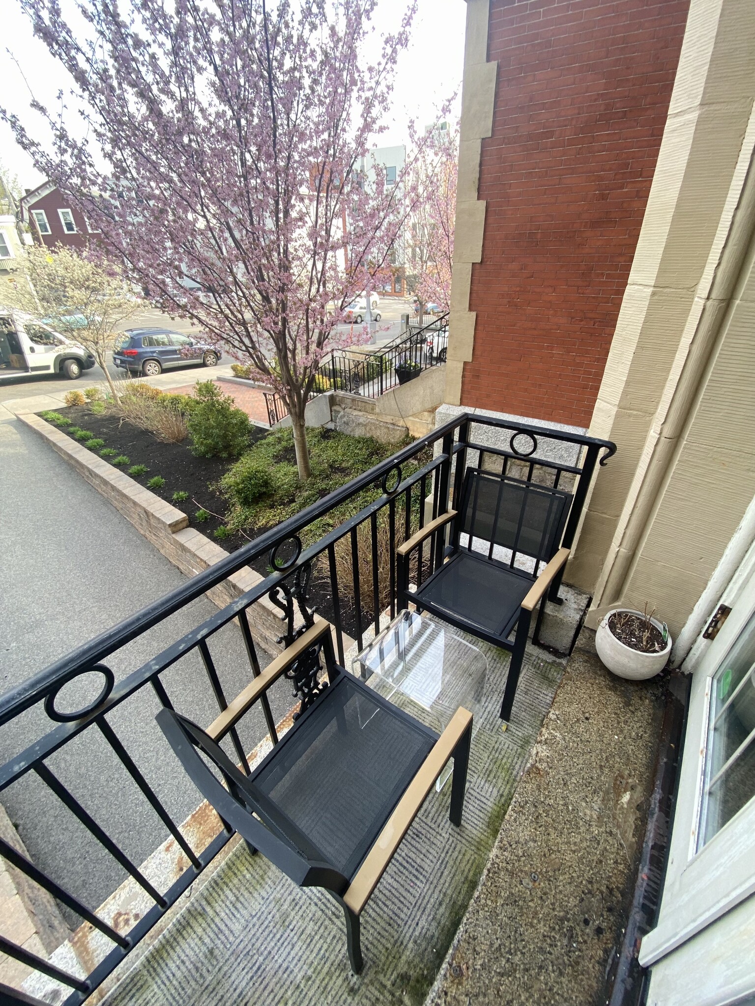 Juliet Balcony - 225 Dorchester St