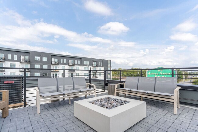 Building Photo - 87 Lucile St