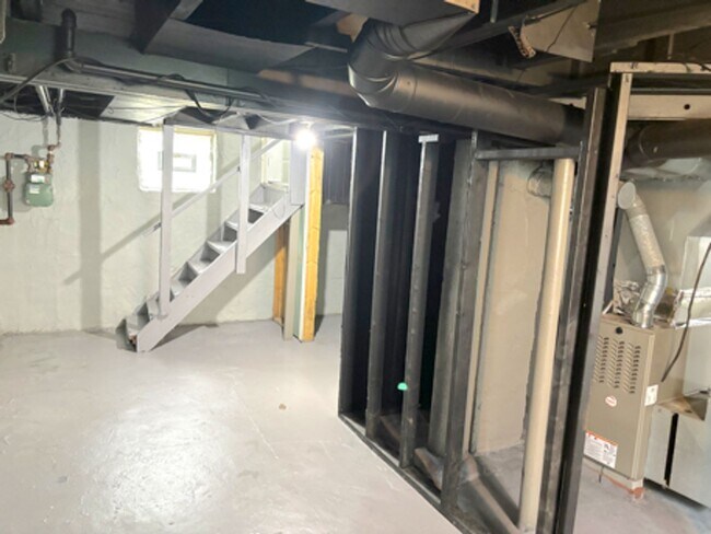 Building Photo - Nice 3 Bedroom, 1 Bathroom Home – Available Now