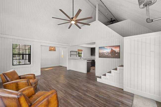 Building Photo - 6811 Mockingbird Rd