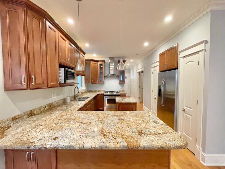 Building Photo - 3448 N Damen Ave