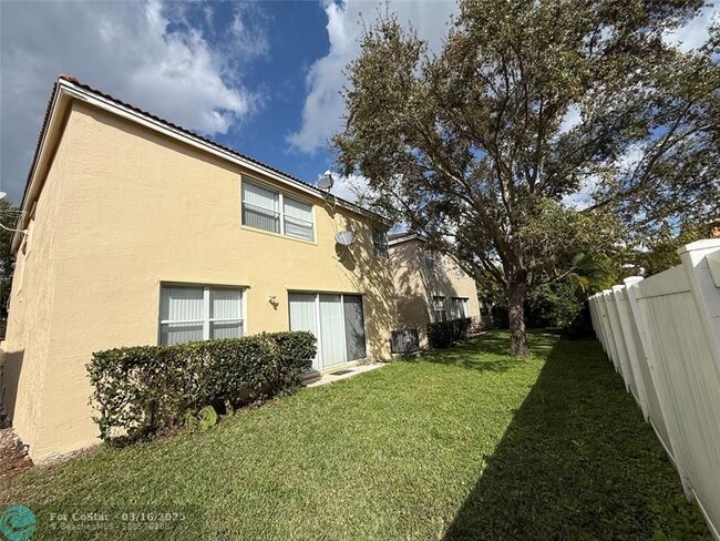 Building Photo - 15810 SW 48th Manor