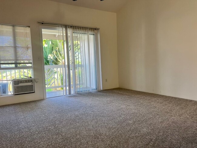 Building Photo - Unfurnished 3 bedroom 2 bath condo (top fl...