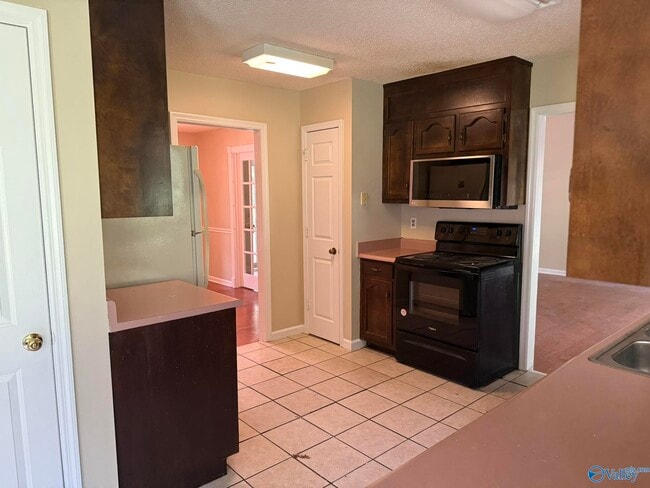 Building Photo - 272 Pops Corner