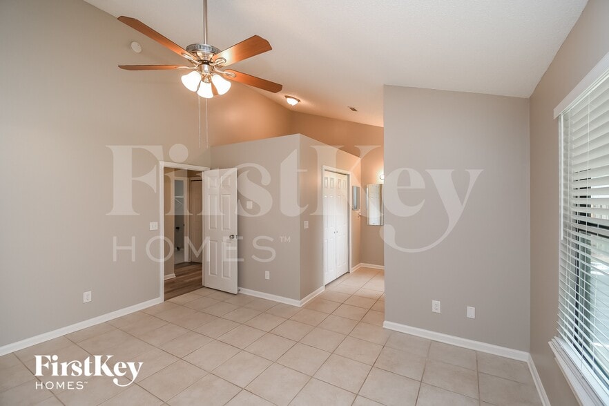 Building Photo - 3026 Rex Dr S