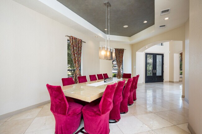 Building Photo - 3 Birnam Oaks